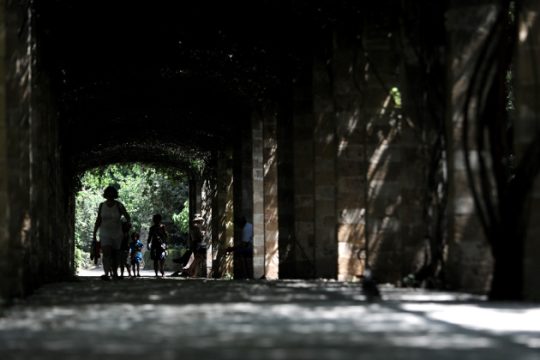 Ζεστός και άστατος ο καιρός το τριήμερο