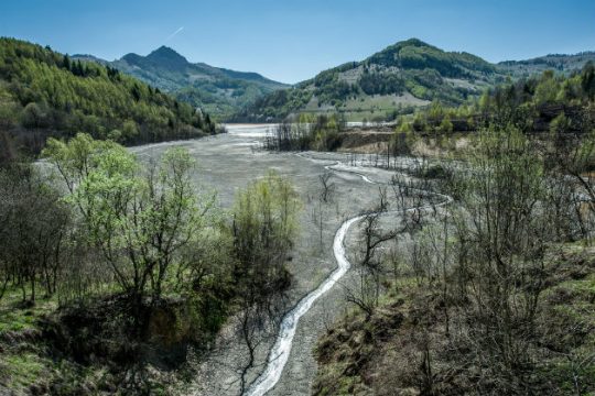 To Eυρωκοινοβούλιο ζητά απαγόρευση κυανίου στις εξορύξεις