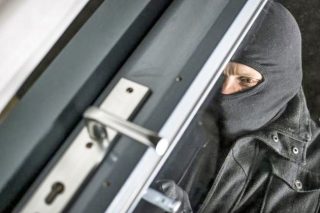 Εξαρθρώνεται η συμμορία που «χτυπούσε» επωνύμους