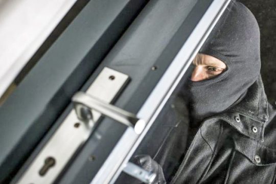 Εξαρθρώνεται η συμμορία που «χτυπούσε» επωνύμους
