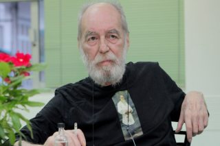 Η χάρτινη αυτοκρατορία