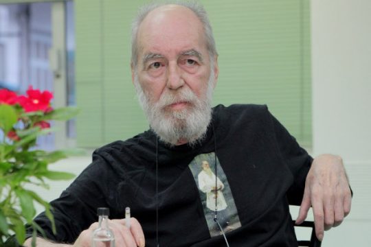 Η χάρτινη αυτοκρατορία
