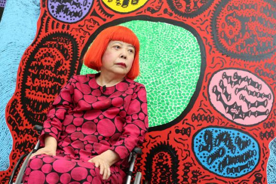 Τα καλειδοσκοπικά σύμπαντα της Yayoi Kusama