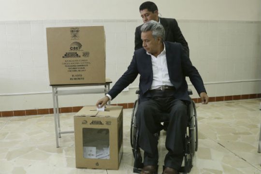 Καταγγελία για εκλογική νοθεία και επεισόδια στον Ισημερινό