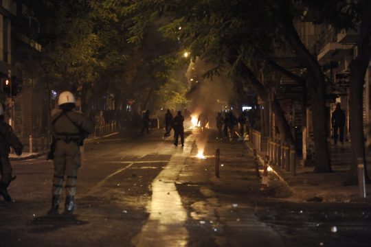 Συλλήψεις για μολότοφ εναντίον ΜΑΤ στα Εξάρχεια