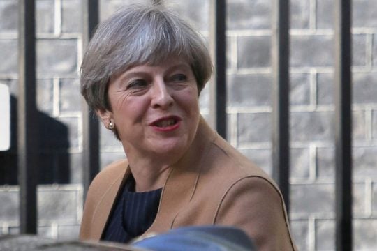 Εκλογές χωρίς ντιμπέιτ και κουβέντα για το Brexit
