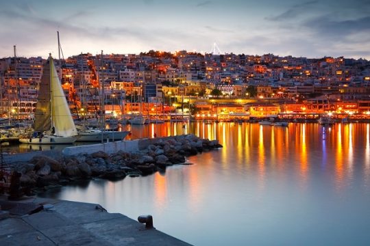 Πάσα ομοιότης… διόλου συμπτωματική