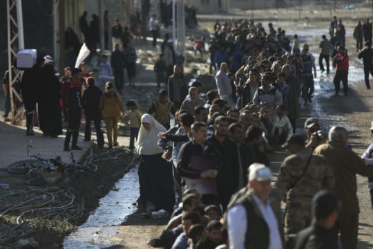 Μισό εκατομμύριο οι εκτοπισμένοι από τις μάχες στη Μοσούλη