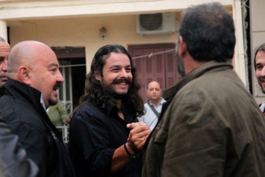 «Ηρθαν σε στρατιωτική παράταξη και αναποδογύρισαν πάγκους»