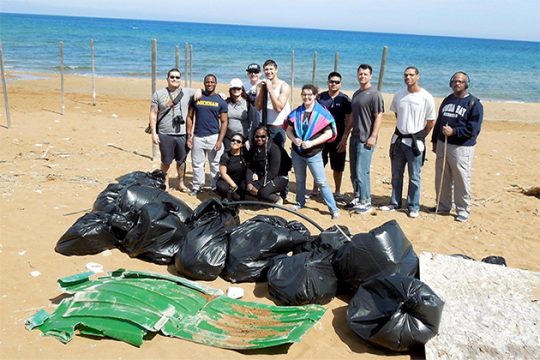 Από τη Βάση της Σούδας το πλοίο που βομβάρδισε τη Συρία