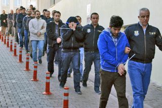 Ακόμα συλλαμβάνει… πραξικοπηματίες