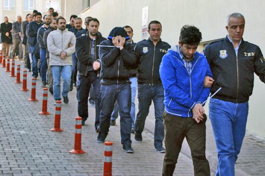 Ακόμα συλλαμβάνει… πραξικοπηματίες