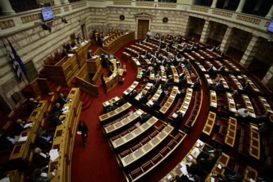 Υπερψηφίστηκε η κυβερνητική πρόταση για εξεταστική στην υγεία