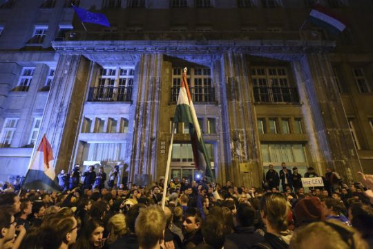 Μαζική διαδήλωση για ελεύθερη Παιδεία στην Ουγγαρία