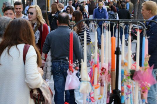 Πάσχα με νεφώσεις και τοπικές βροχές