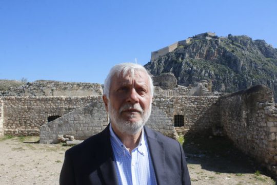 «Γαλάζιος» εμφύλιος στην Πελοπόννησο