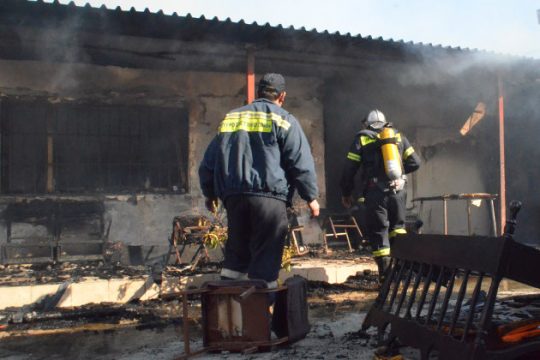 Μεγάλη πυρκαγιά σε βιοτεχνία στον Νέο Κόσμο