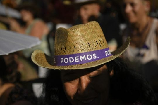 Πανευρωπαϊκή πρωτοβουλία του Podemos με Τσόμσκι και Βαρουφάκη