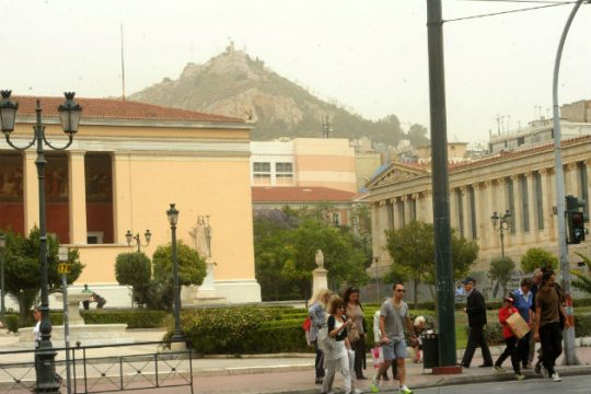 Καλοκαιρία και σκόνη