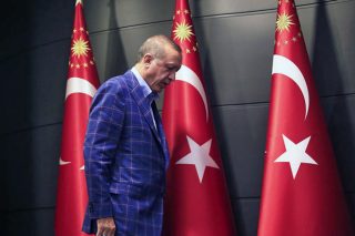 Στου Ερντογάν την πόρτα…