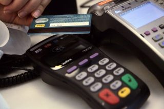 Υποχρεωτικό POS για 15 επαγγέλματα