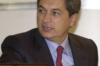 Εξουσία και καρτέλ, το ίδιο μαγαζί