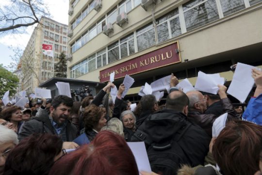 Απορρίπτει η Άγκυρα έρευνα για το δημοψήφισμα