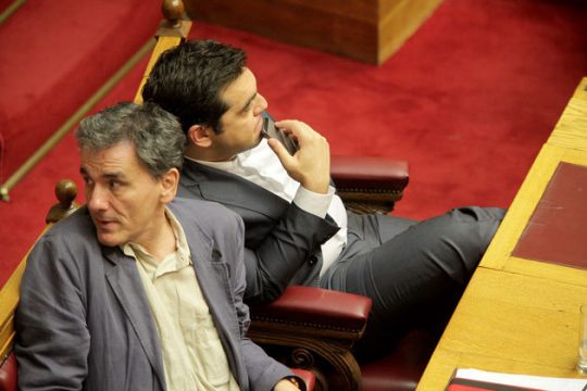 Σκληρή προσπάθεια σε δύο πρωτεύουσες