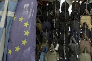 Το υπόδειγμα καταπίνει την οικονομία