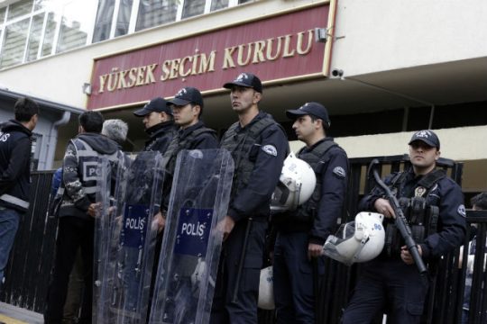 Άγκυρα: Το Στρασβούργο δεν έχει δικαιοδοσία επί του δημοψηφίσματος