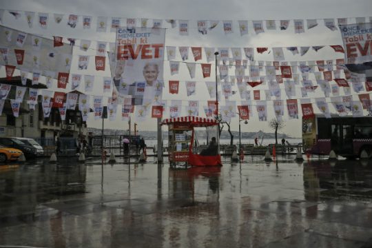 Δύο επιλογές, εκατομμύρια ψηφοφόροι, μυριάδες κίνητρα