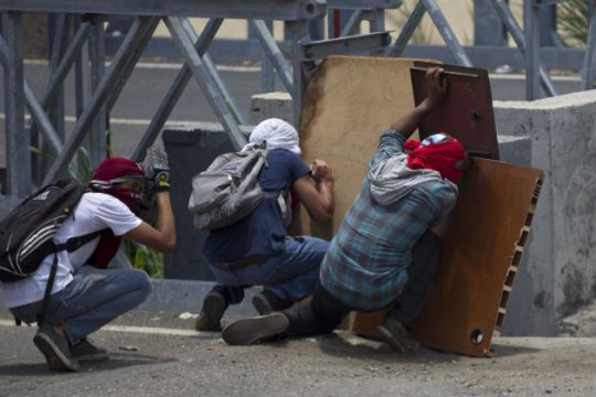 Ακόμη δύο νεκροί σε διαδηλώσεις κατά του Μαδούρο