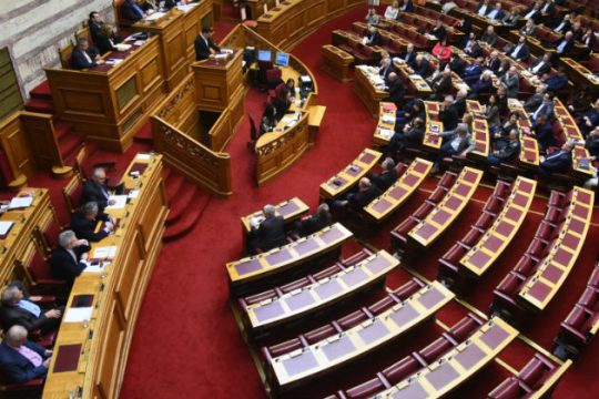 Αρνητική η αντιπολίτευση στο νομοσχέδιο για τον εξωδικαστικό