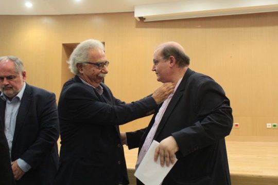 Φίλ(η)α πυρά για την ιδιωτική εκπαίδευση