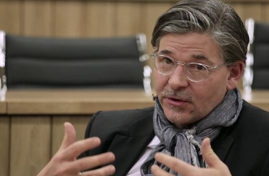 «Οι λαϊκιστές φτάνουν στην εξουσία με τη συνεργασία των συντηρητικών ελίτ»