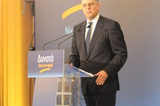 Με άλλη γραμμή ο Δένδιας