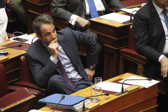 Στρίβειν διά της τροπολογίας
