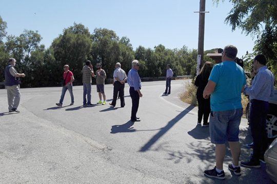 Οι κάτοικοι κλείνουν τον δρόμο στην Αγία Πελαγία