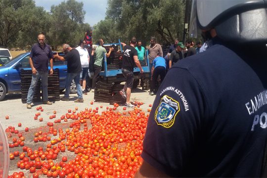 Διαμαρτυρίες κατά την επίσκεψη Τσιρώνη στο Τυμπάκι
