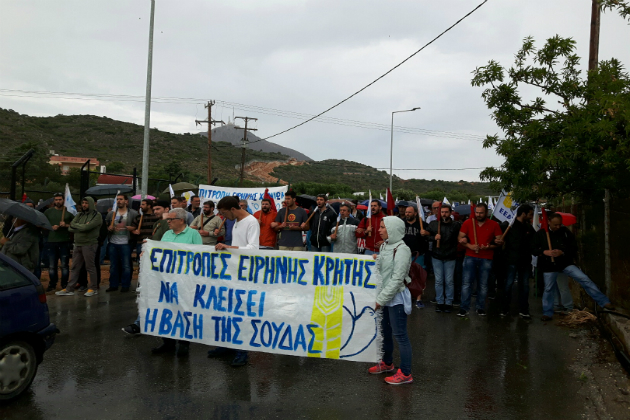 Υπό βροχή το αντιπολεμικό συλλαλητήριο στην Σούδα