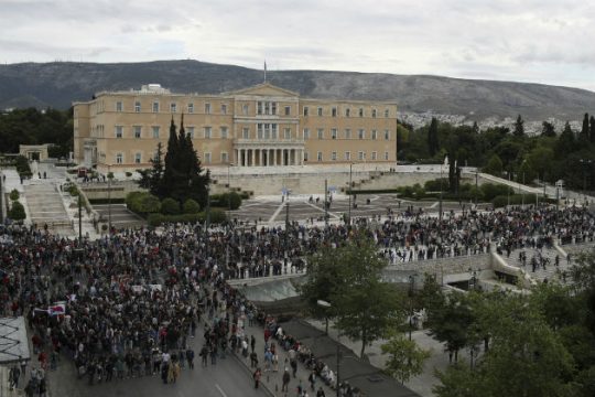 Στους δρόμους κατά των νέων μέτρων