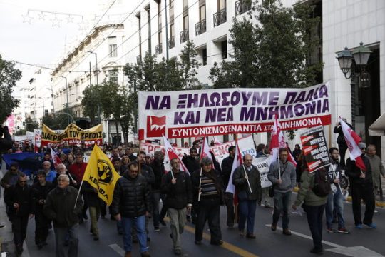 Σε απεργιακό κλοιό η χώρα