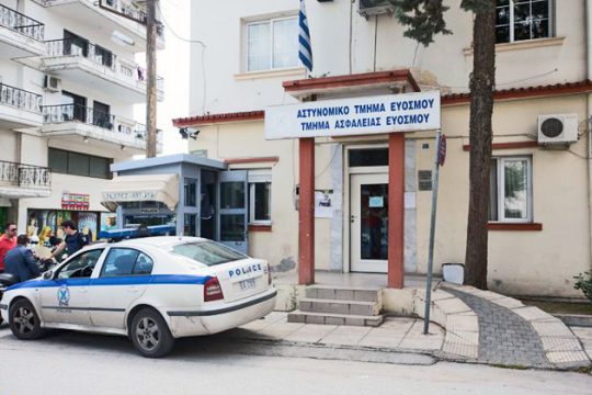 Αρπαξε όπλο αστυνομικού και αυτοπυροβολήθηκε