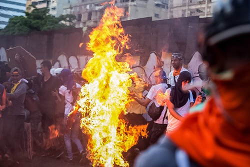 Τυφλή βία, 49 νεκροί και γενικευμένο χάος