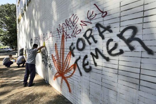 Τέμερ… γαντζωμένος στην καρέκλα