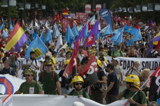 Δεκάδες χιλιάδες στους δρόμους της Ισπανίας για τα εργασιακά