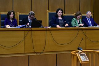 «Κοινοί εγκληματίες που υμνούν ολημερίς τον Χίτλερ»