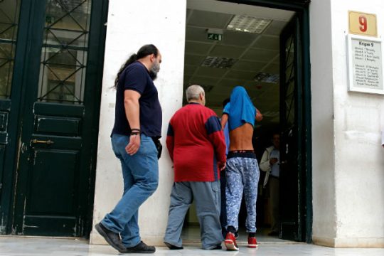 Αποδοκιμάστηκε ο κατηγορούμενος για τον βιασμό της φοιτήτριας
