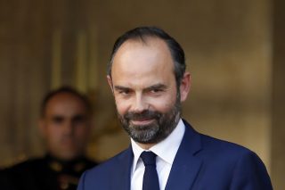 Πιο δεξιά… πεθαίνεις!