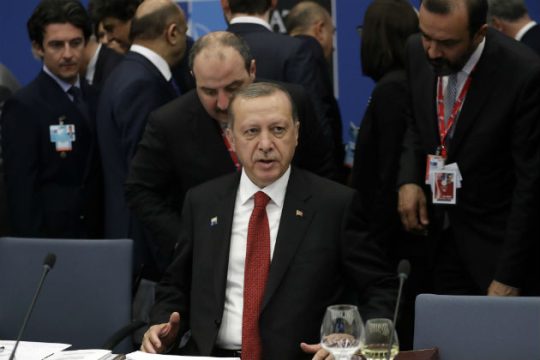 Μέτωπο Μέρκελ-Μακρόν κατά Ερντογάν στη σύνοδο του ΝΑΤΟ